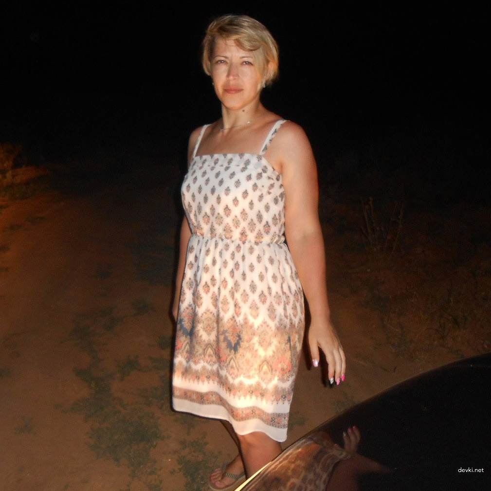 Seductive Outdoor Amateur Intimate Photo of Voluptuous Woman
