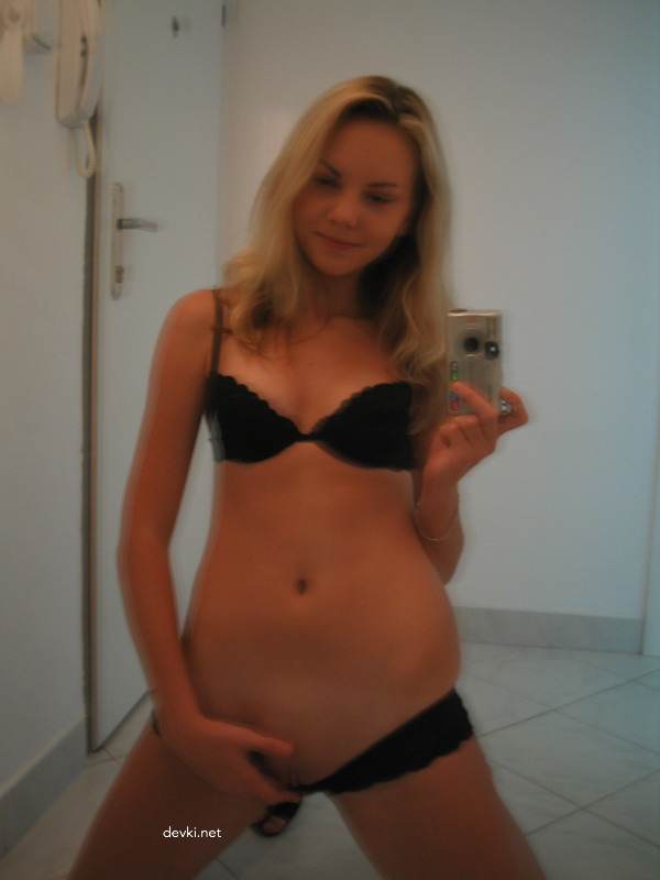 Sexy Young Girls Capturing Each Other - Hot Amateur Photos