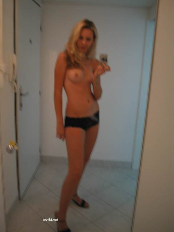Sexy Young Girls Capturing Each Other - Hot Amateur Photos