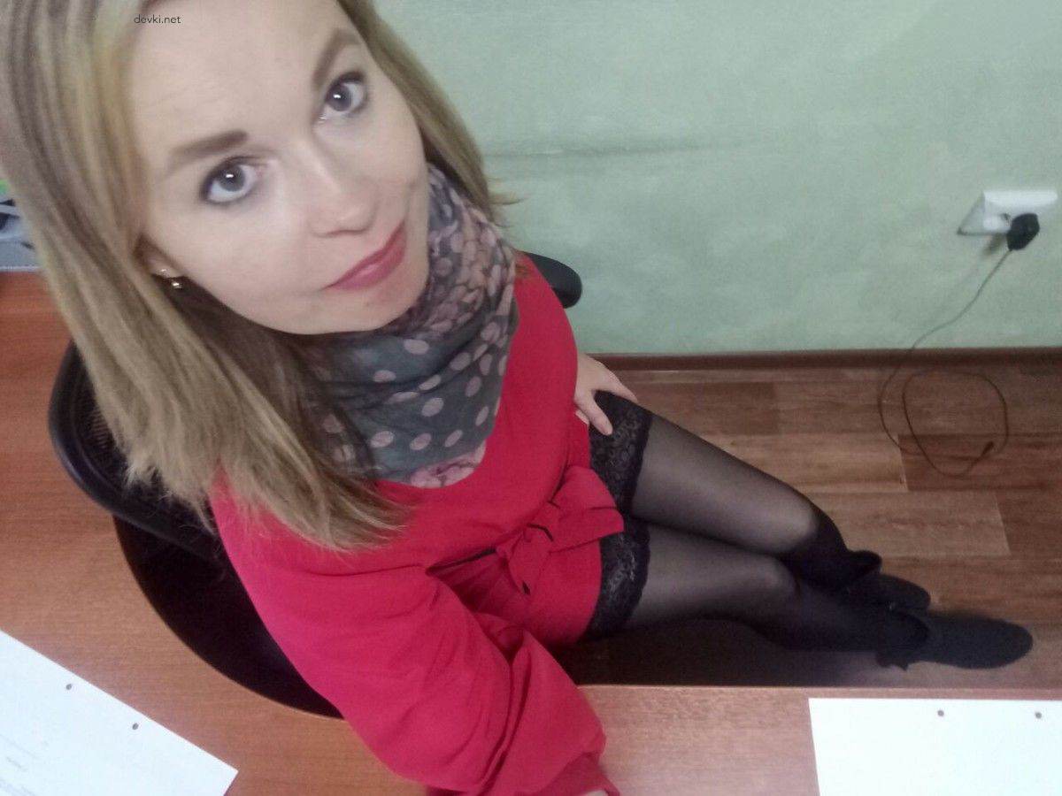 Explicit Office Erotica: Amateur Employee's Steamy Workplace Photos