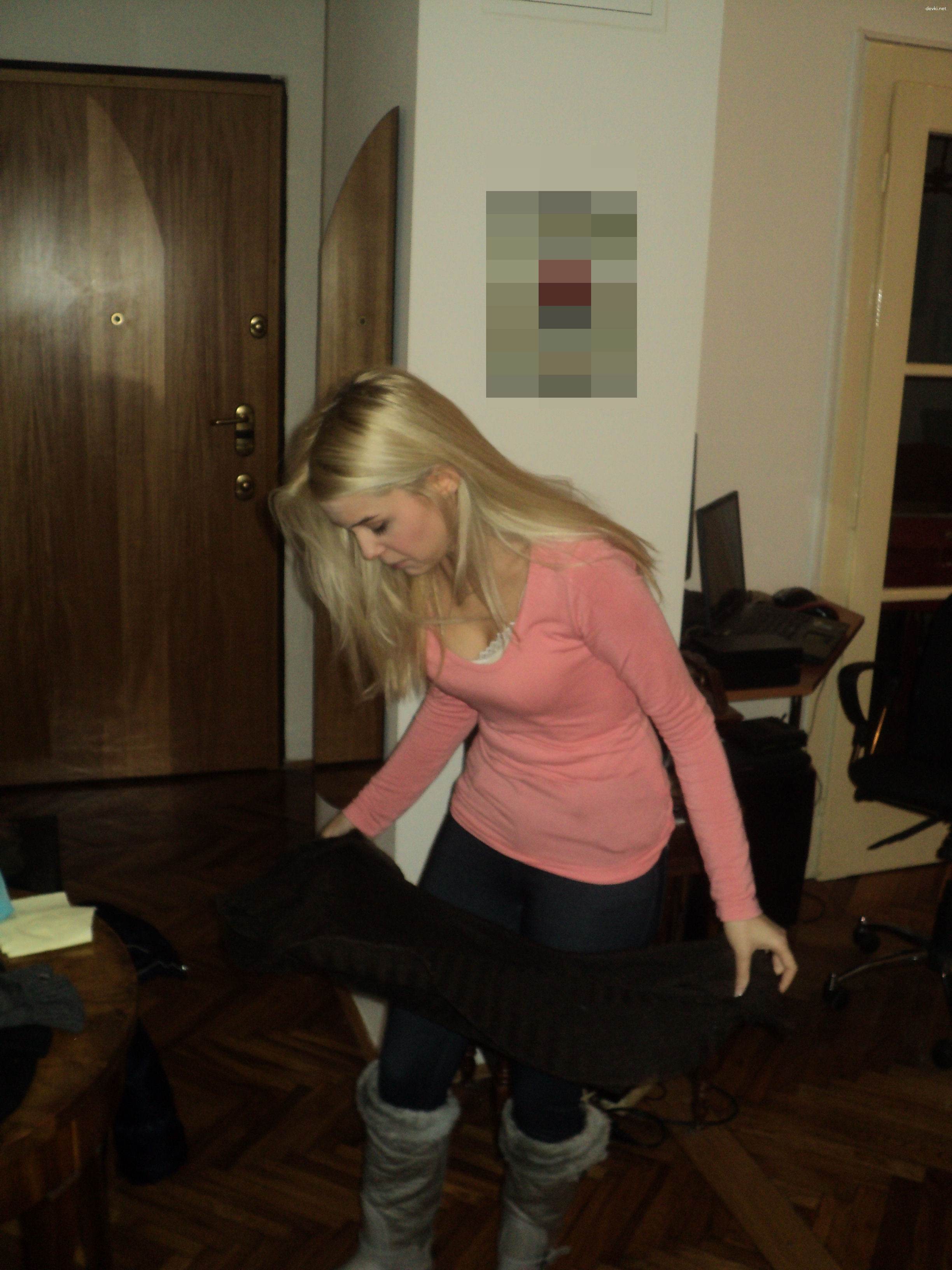Sexy Blonde with Stunning Booty - Amateur Explicit Photo