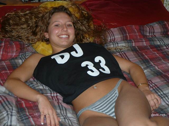 Fiery Redhead with Hot Body: Amateur Explicit Photo