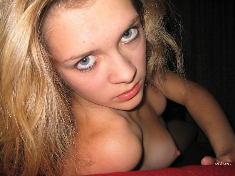 Skinny Blonde Poses Nude: Explicit Amateur Photoshoot