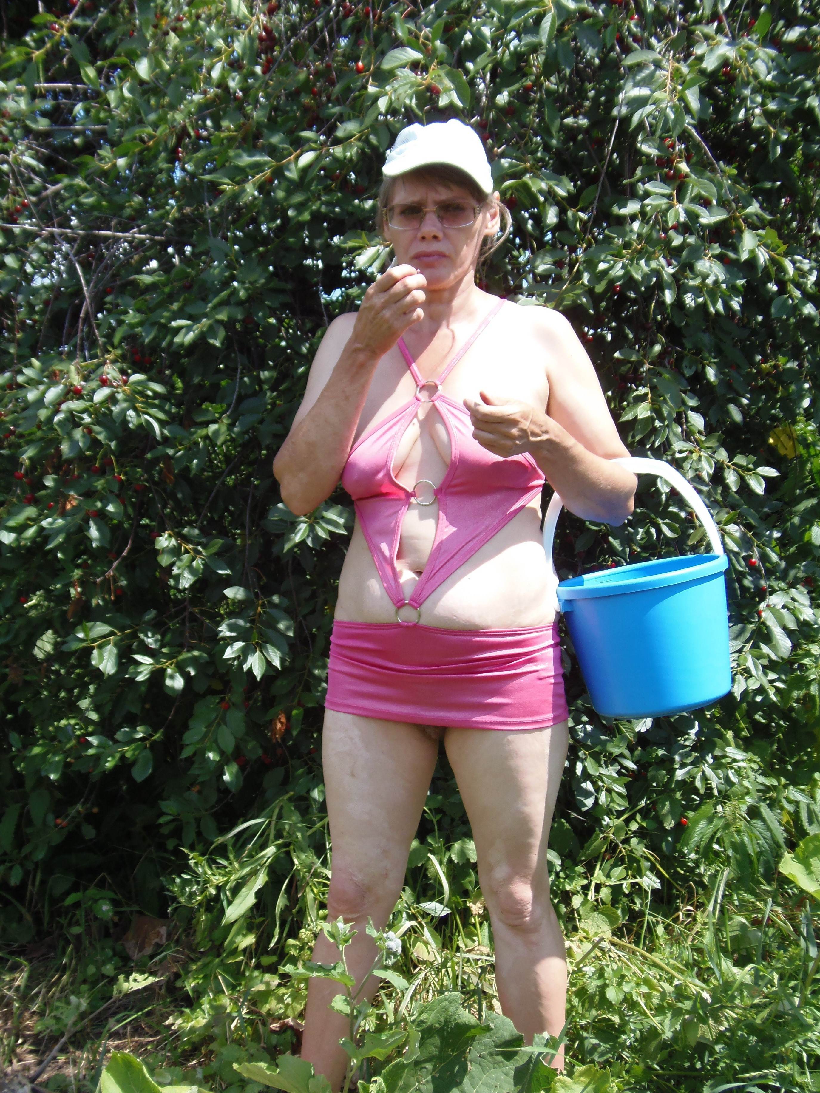 Sensual Amateur Girl's Intimate Home Photos: Explicit and Raw!