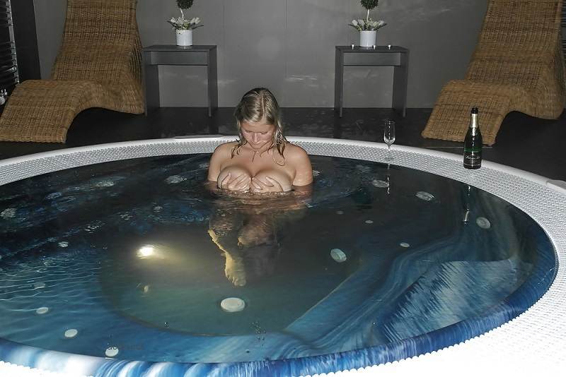 Amateur Busty Babe's Explicit Photo Shoot: Big Boobs Galore