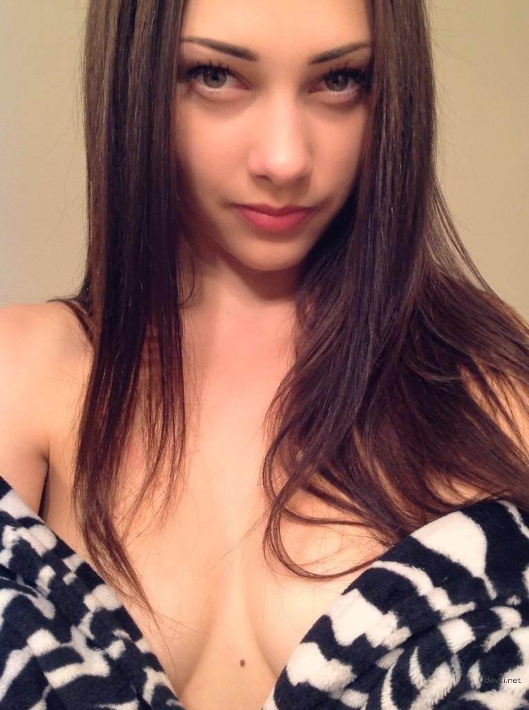 Amateur Cutie's Erotic Home Photos: Explicit & Sensual Content