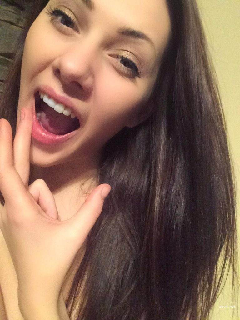Amateur Cutie's Erotic Home Photos: Explicit & Sensual Content