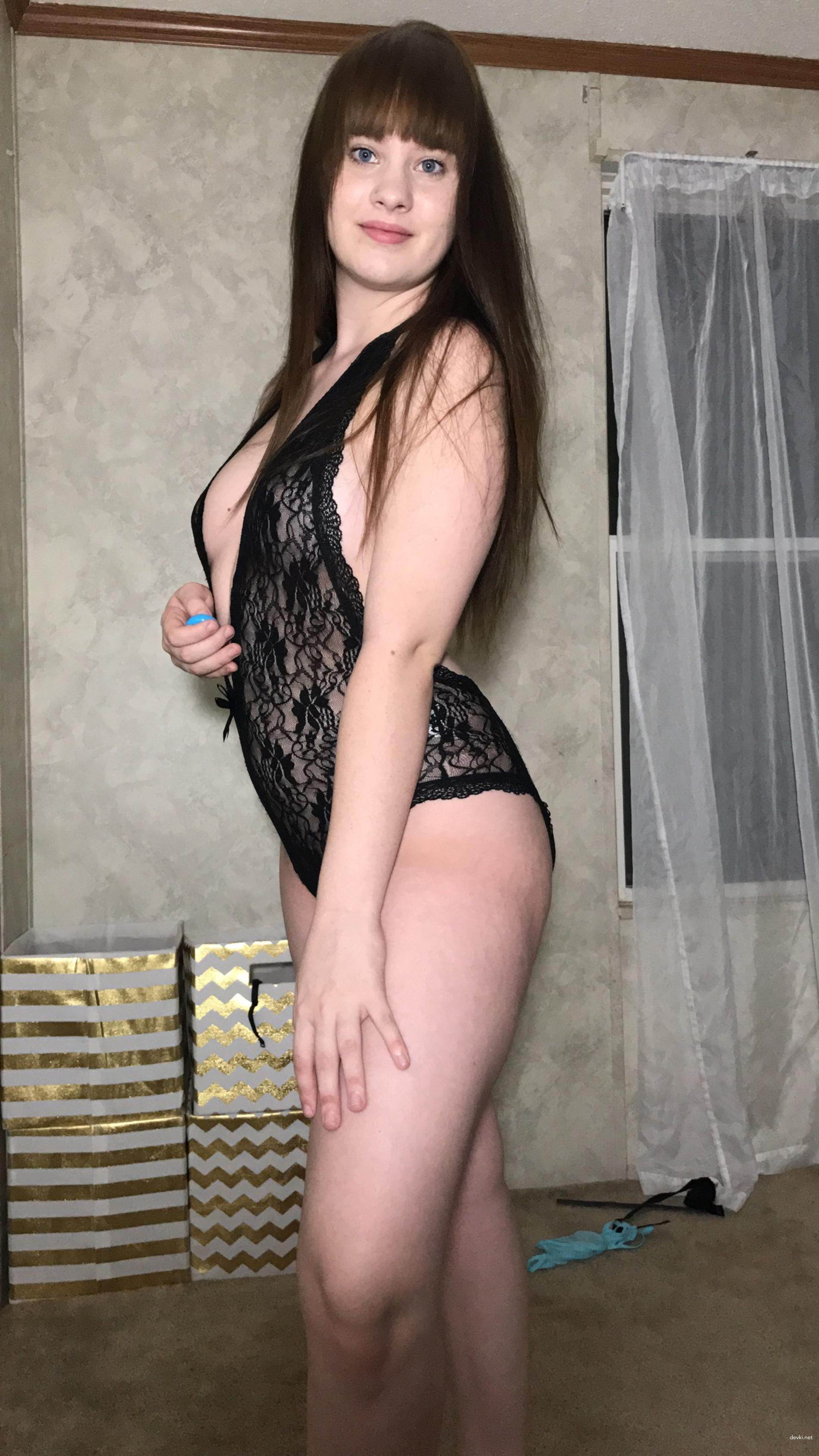 Sensual Amateur Erotica: Hairy Pussy Teen Girl Exposed in Intimate Photos