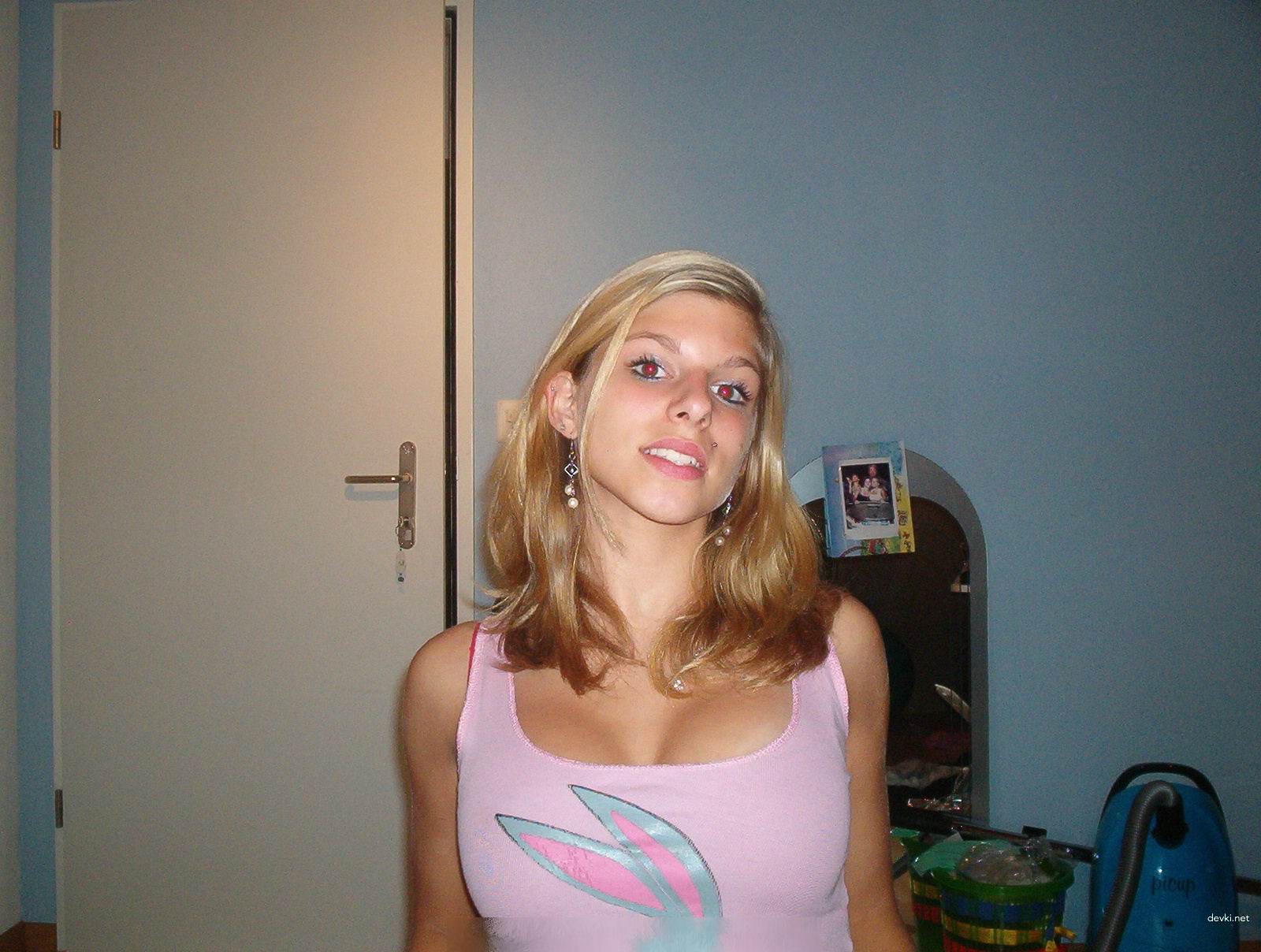 Hot Blonde's Sexy Selfie: Amateur Photo of Cute Girl
