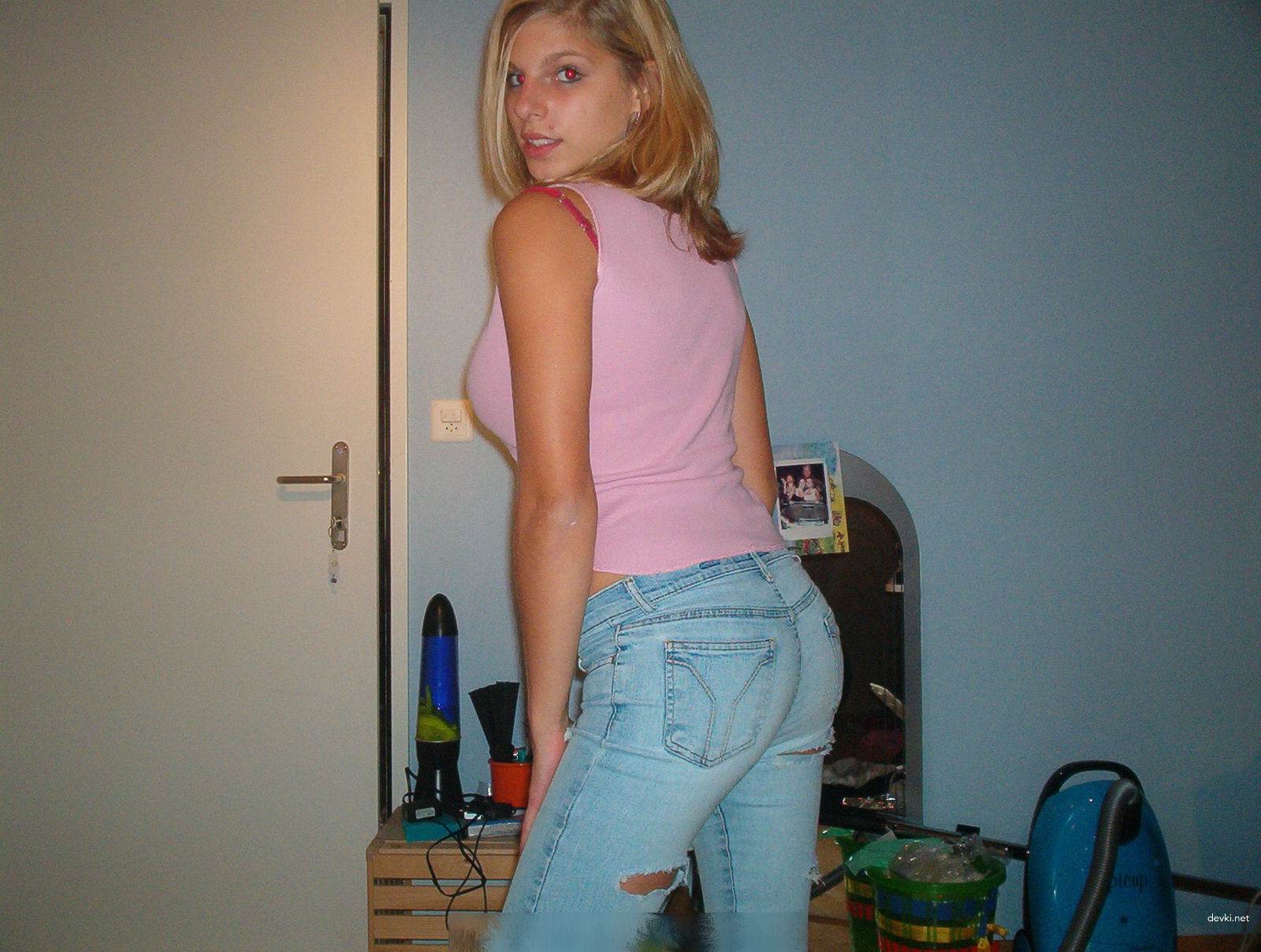 Hot Blonde's Sexy Selfie: Amateur Photo of Cute Girl