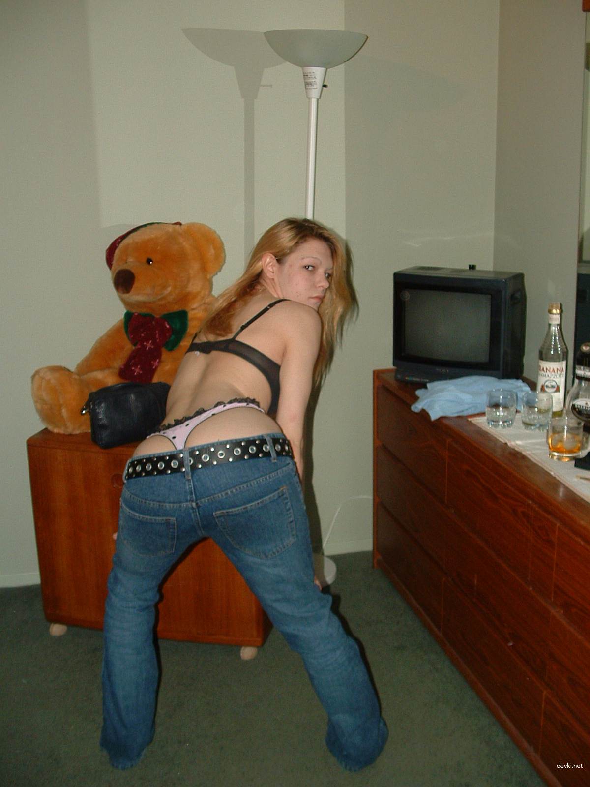 Fiery Redhead Babe Poses - Explicit Amateur Photo Shoot