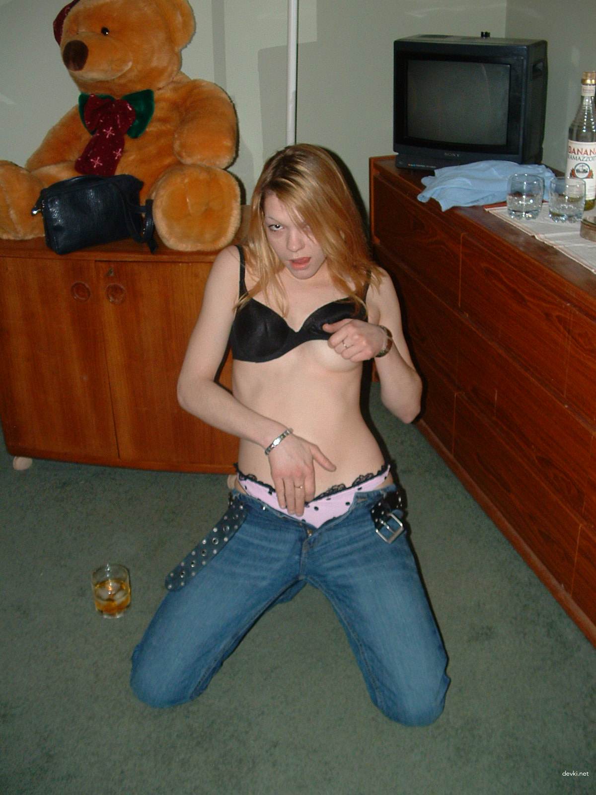 Fiery Redhead Babe Poses - Explicit Amateur Photo Shoot