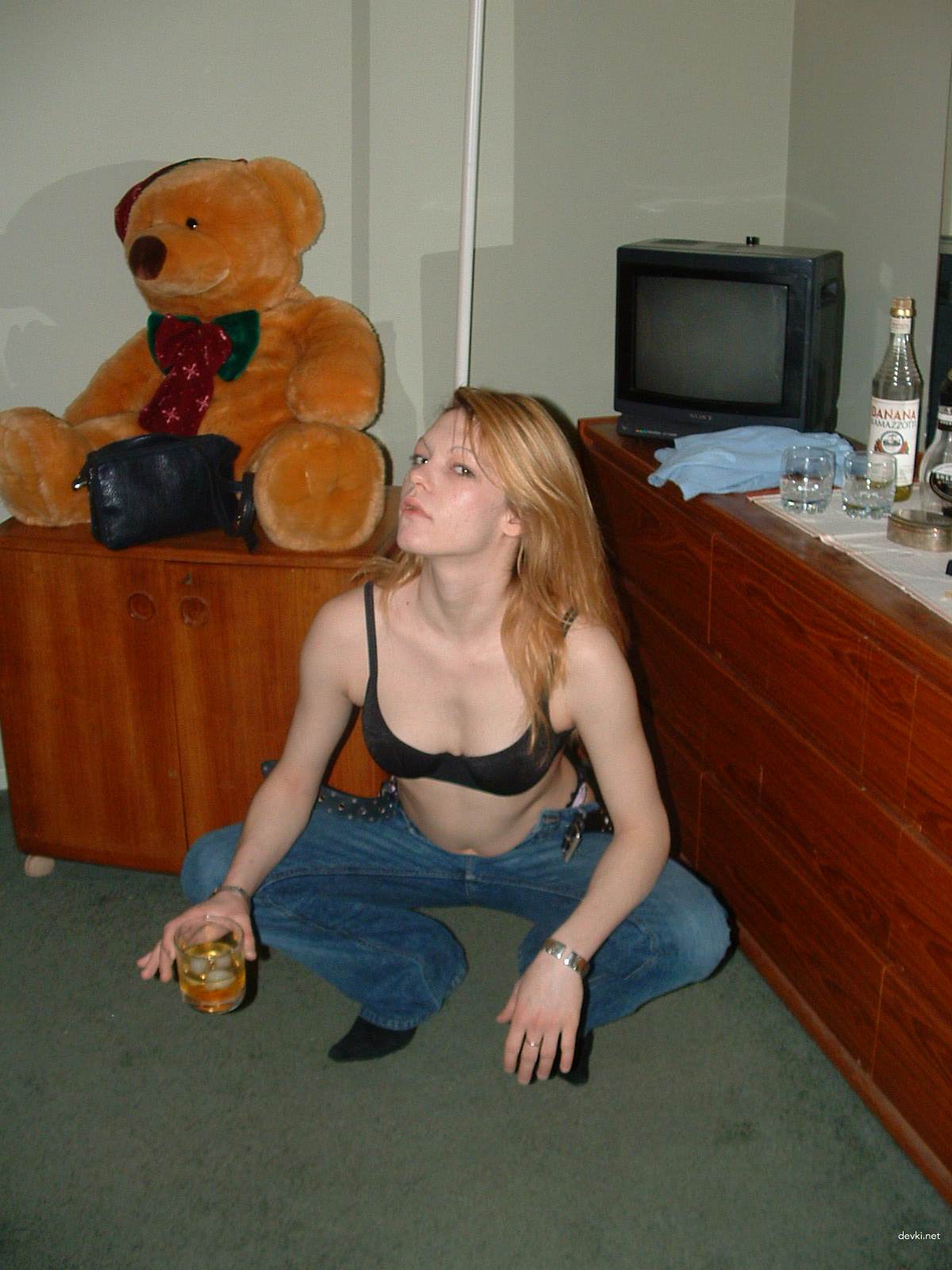 Fiery Redhead Babe Poses - Explicit Amateur Photo Shoot