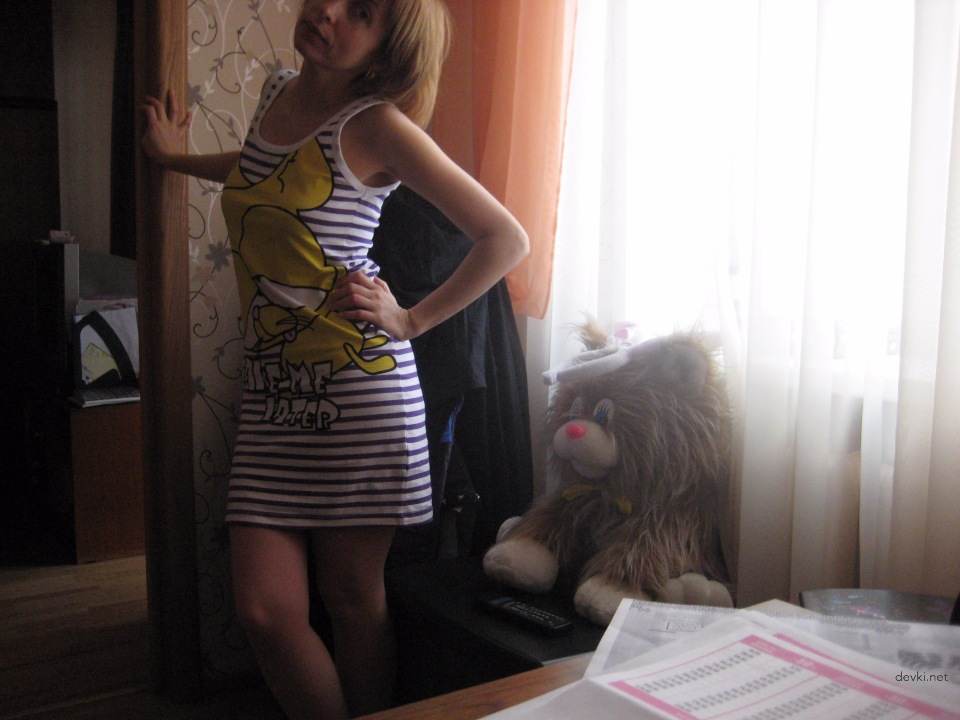 Pregnant MILF Poses Naked: Explicit Amateur Nude Photoshoot