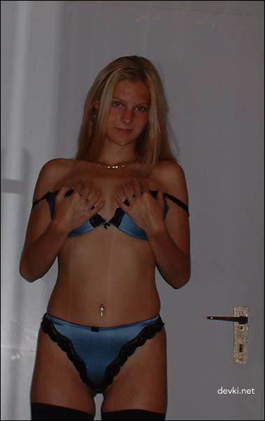 Explicit Home Erotic Photos of Cute Girl - Intimate Amateur Nudity