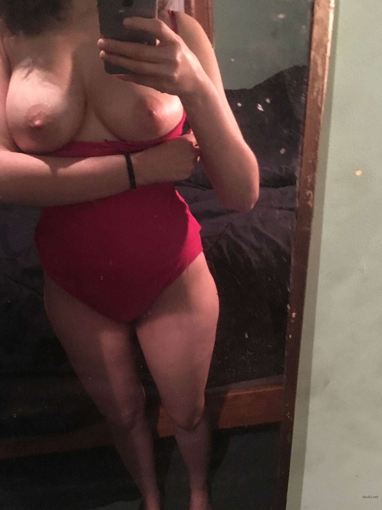 Amateur Photos of Busty Babe - Explicit Content for Adults