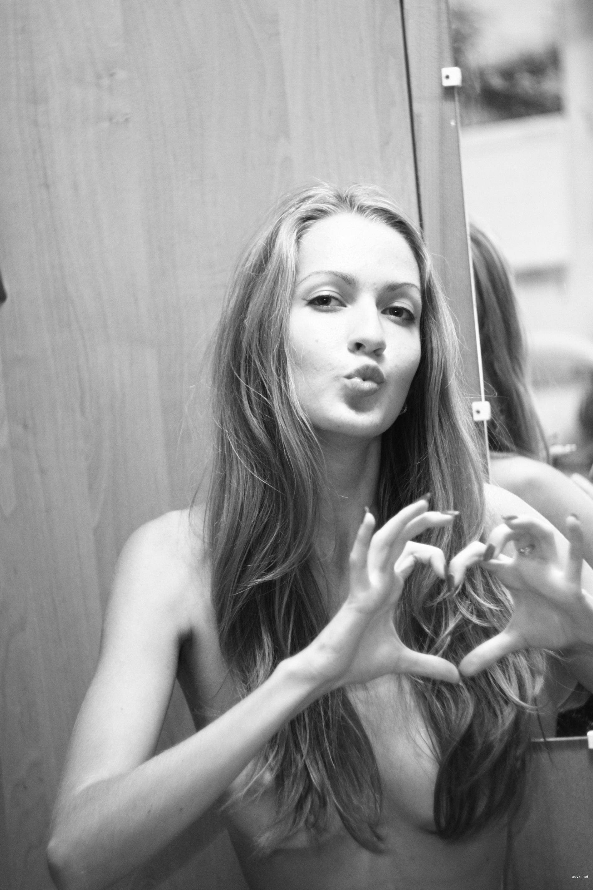 Amateur Friends Explicitly Photographing Each Other: Bold and Unfiltered!