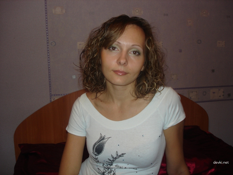 Seductive Wife in Stockings: Erotic Amateur Photo Shoot