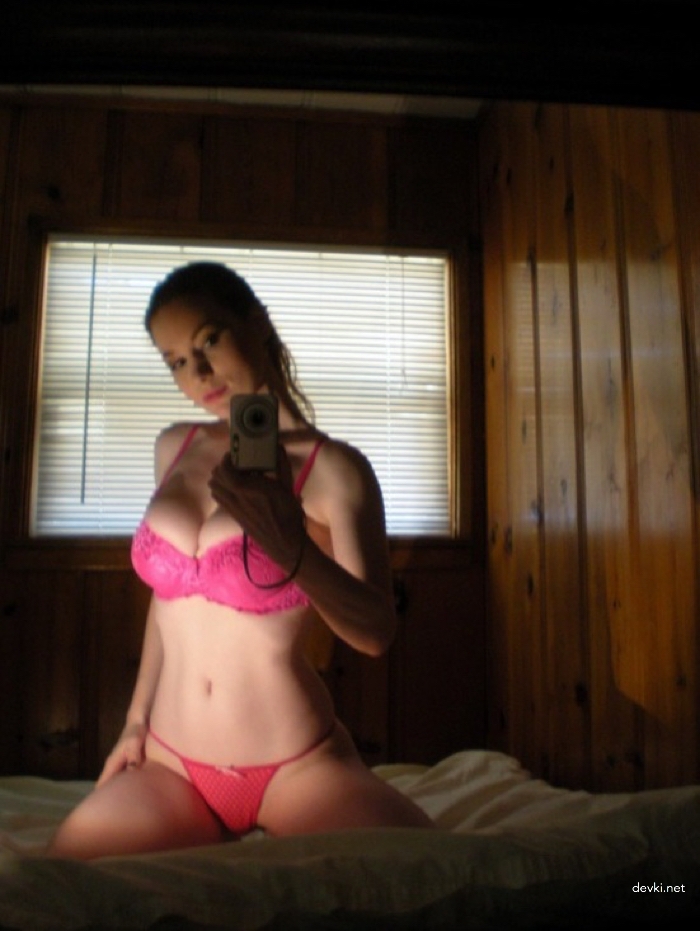 Explicit Amateur Nude Selfie of Beautiful Redhead Girl - Hot Naked Photo Shoot