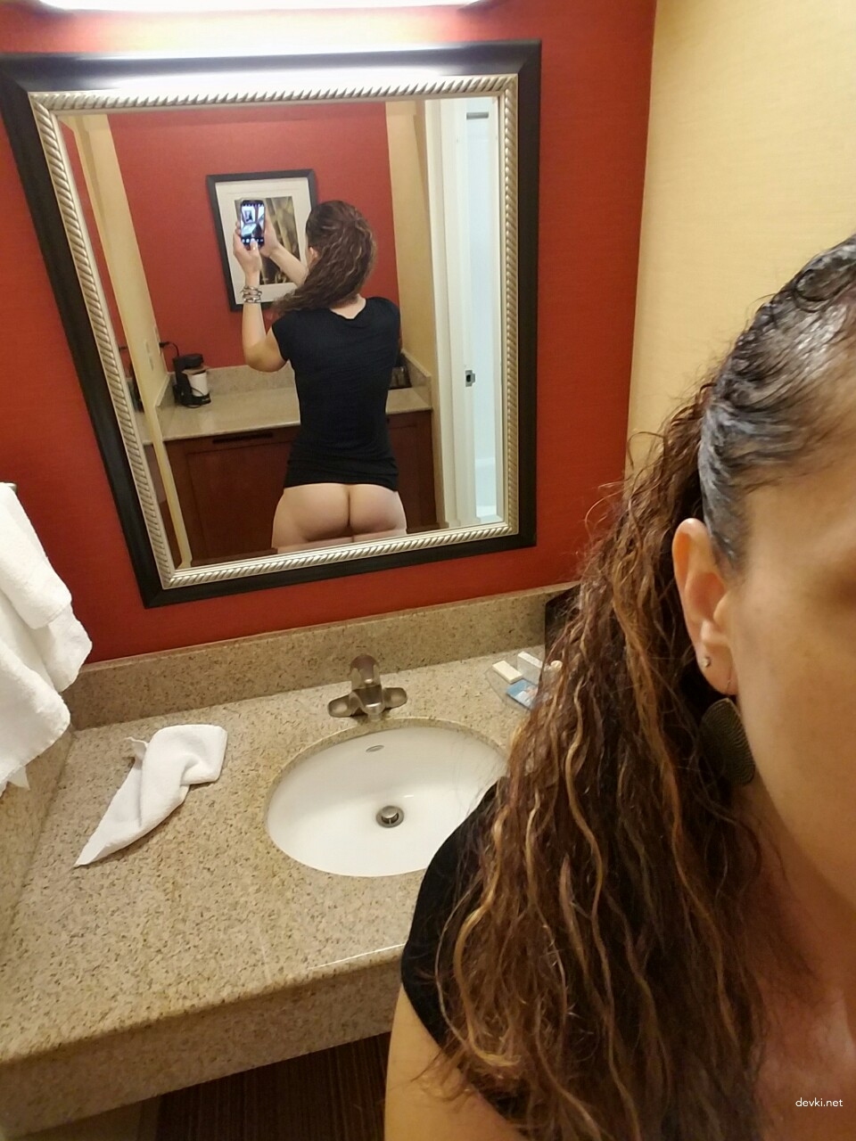 Amateur Babe Shows Off Her Pussy in Various Angles - Explicit Homemade Photos
