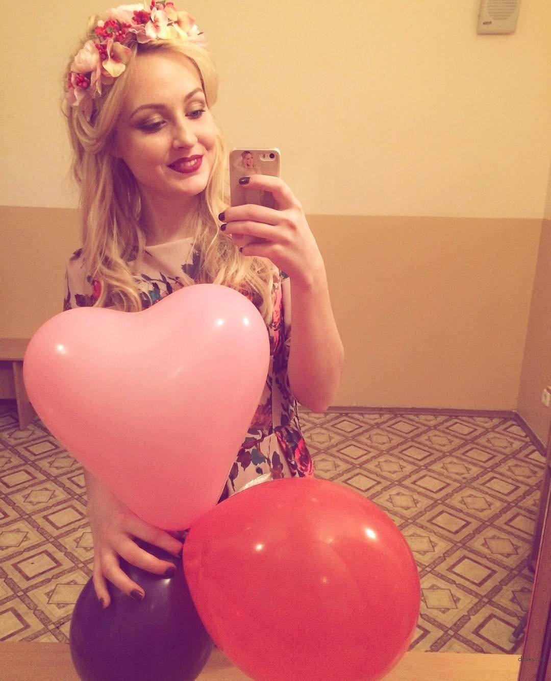 Young amateur loves to pose naked: explicit photo shoot.