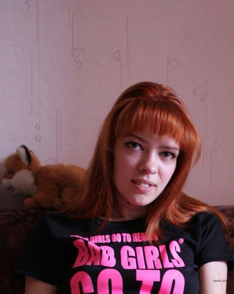 Explicit Amateur Photos of Young Redhead Wife - Hot and Sexy Homemade Pics