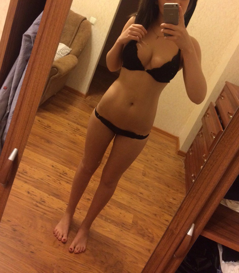 Explicit Amateur Selfie: Sexy Girlfriend's Erotic Selfie Session