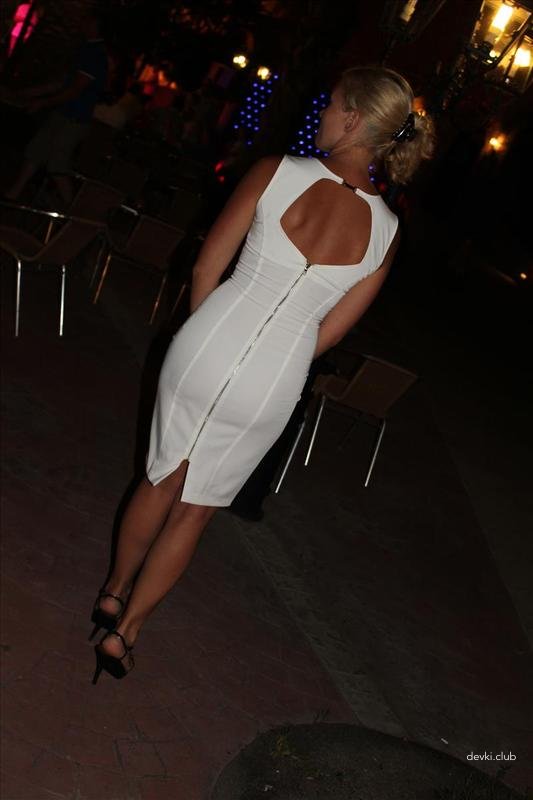 Explicit Amateur Photos: Wife's Intimate Vacation Pics