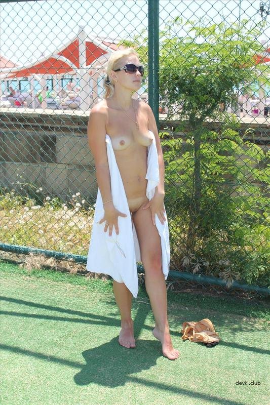 Explicit Amateur Photos: Wife's Intimate Vacation Pics