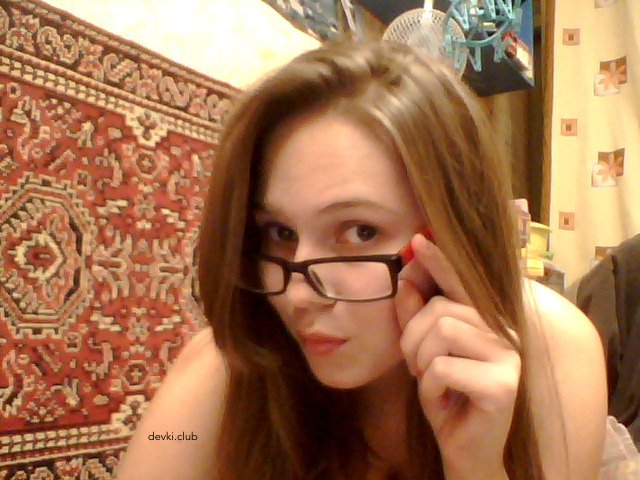 Young Beauty Shows Pussy - Explicit Amateur Photo