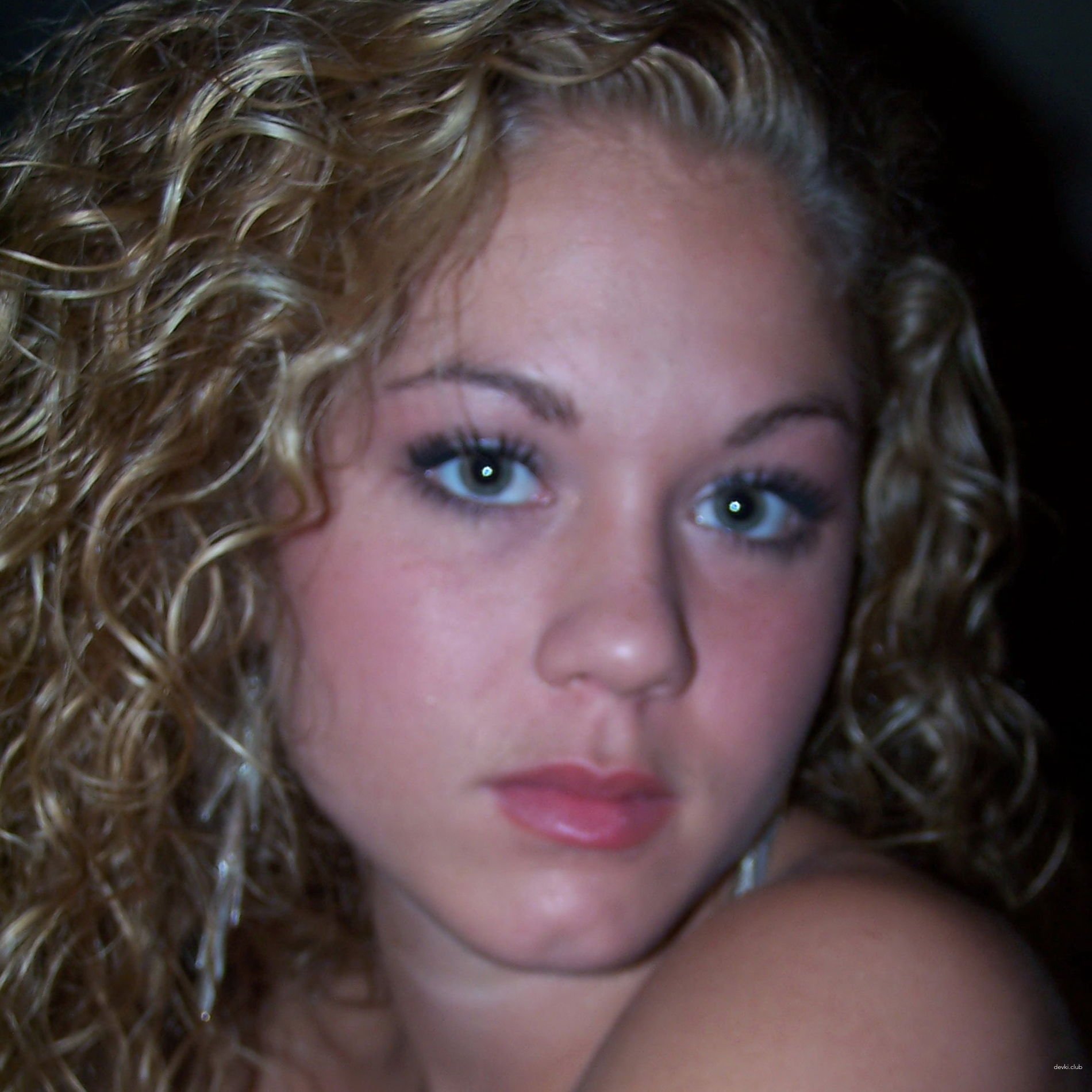 Sexy Topless Amateur Poses Seductively - Hot Amateur Photo Shoot