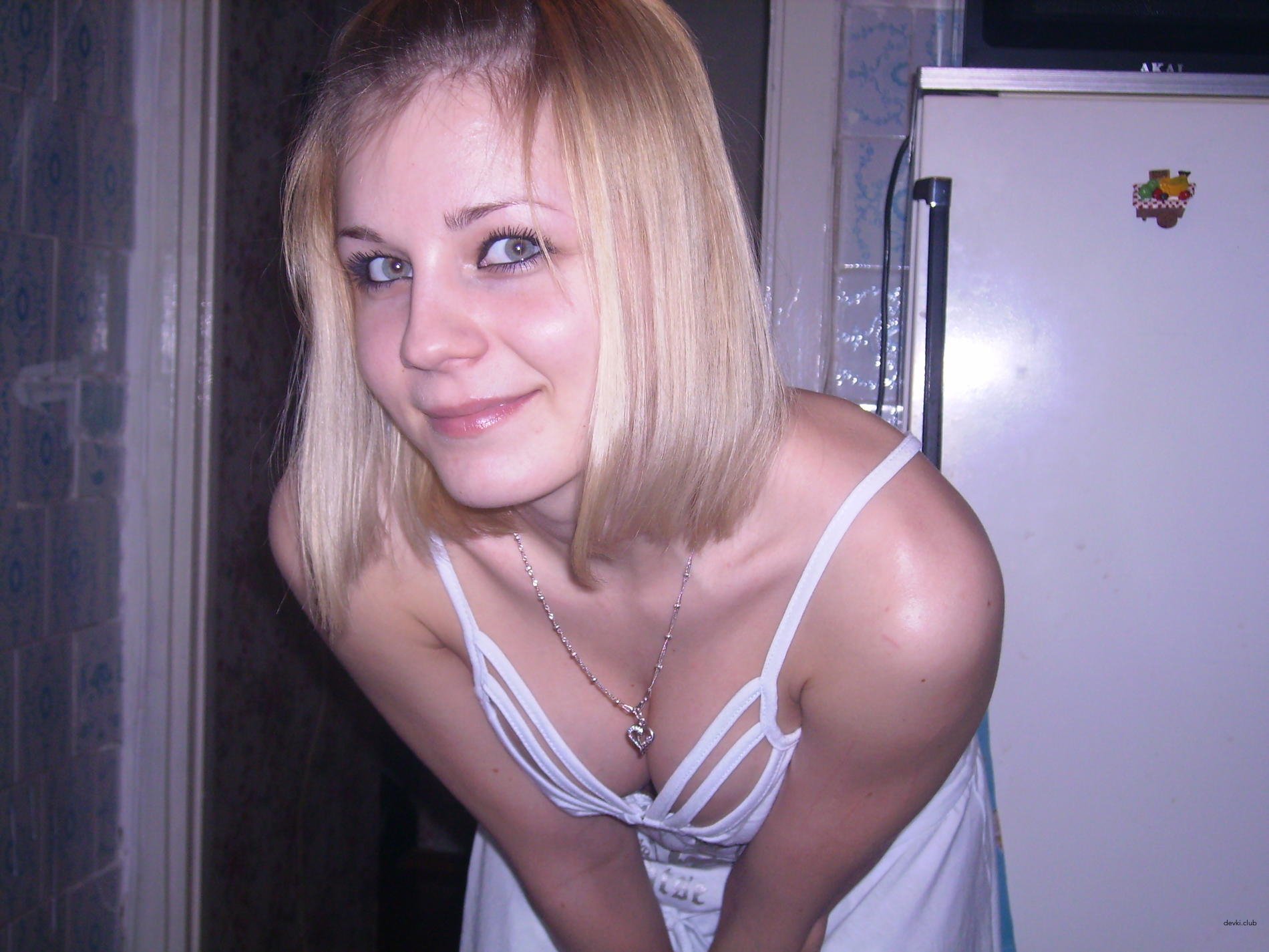 Seductive babe poses in revealing positions in amateur photos