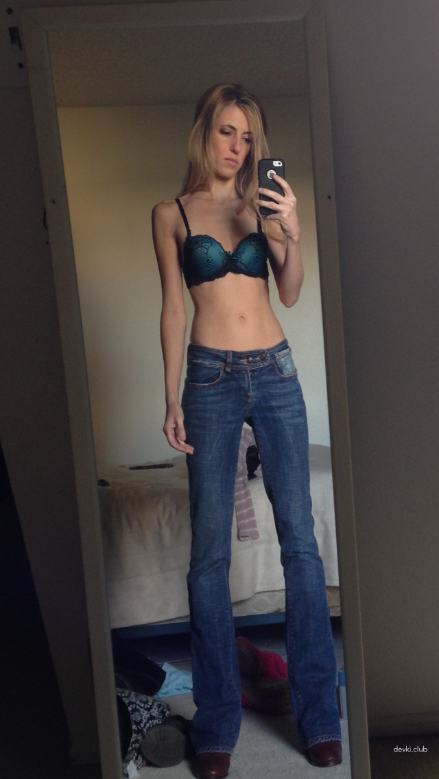 Explicit Selfie of Busty Long-Legged Beauty - Amateur Photo