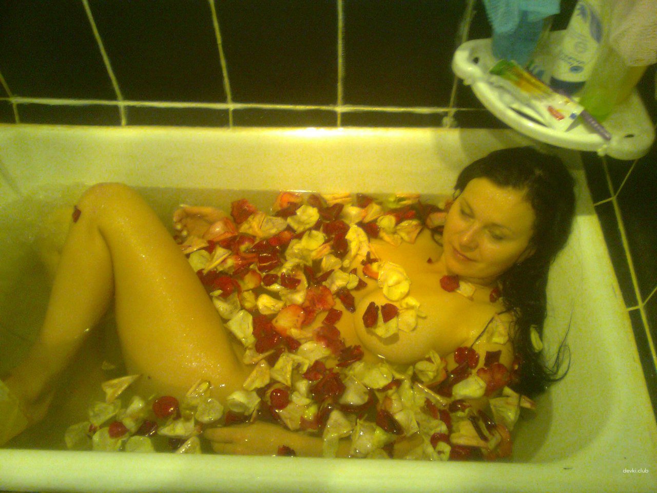 Amateur Wife's First Nude Photoshoot: Explicit and Bold Pose