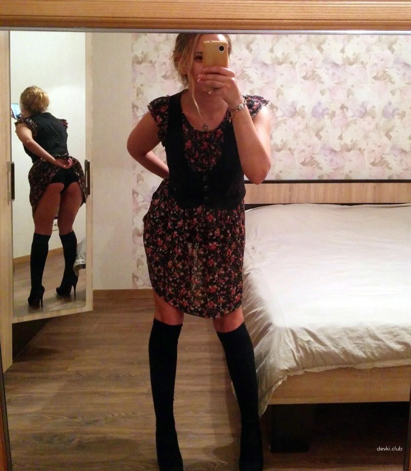 Explicit Selfie Obsession: Naughty Girl Loves to Photograph Herself