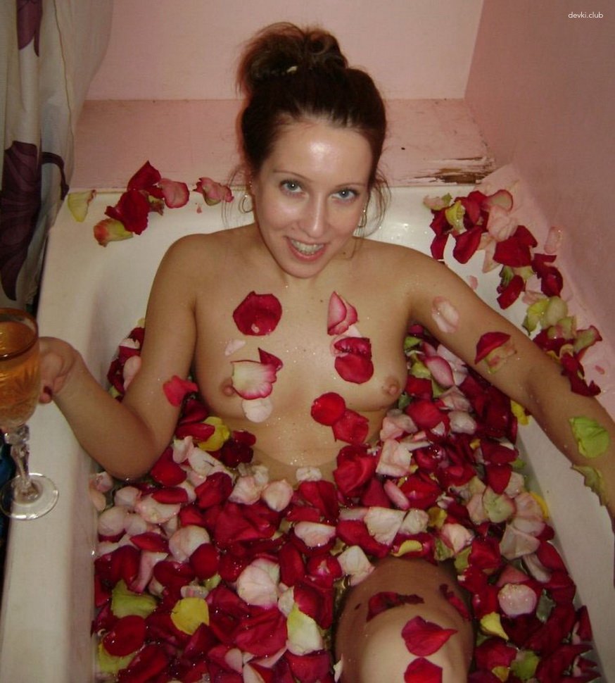 Explicit Homemade Nude Wife Photos: Hot Amateur Wife Exposed!