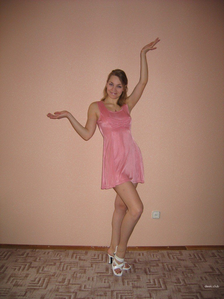 Young Babe with Wide Hips - Explicit Amateur Photo for Mature Audience