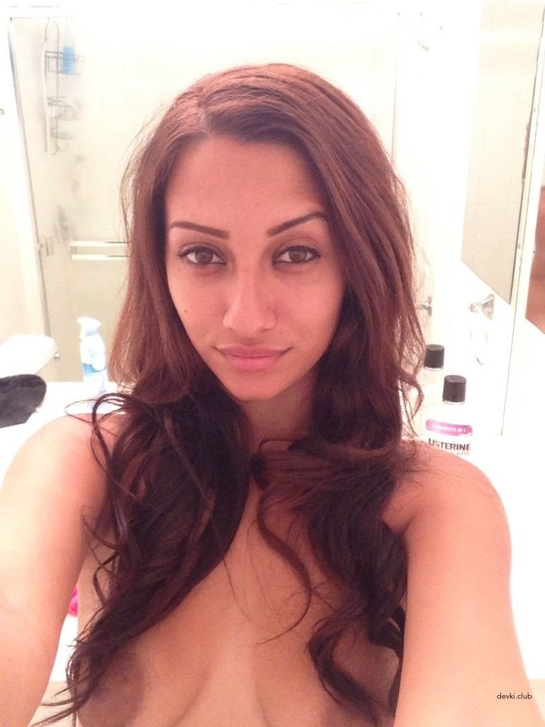 Sultry Beauty with Hairy Pussy - Amateur Nude Photo