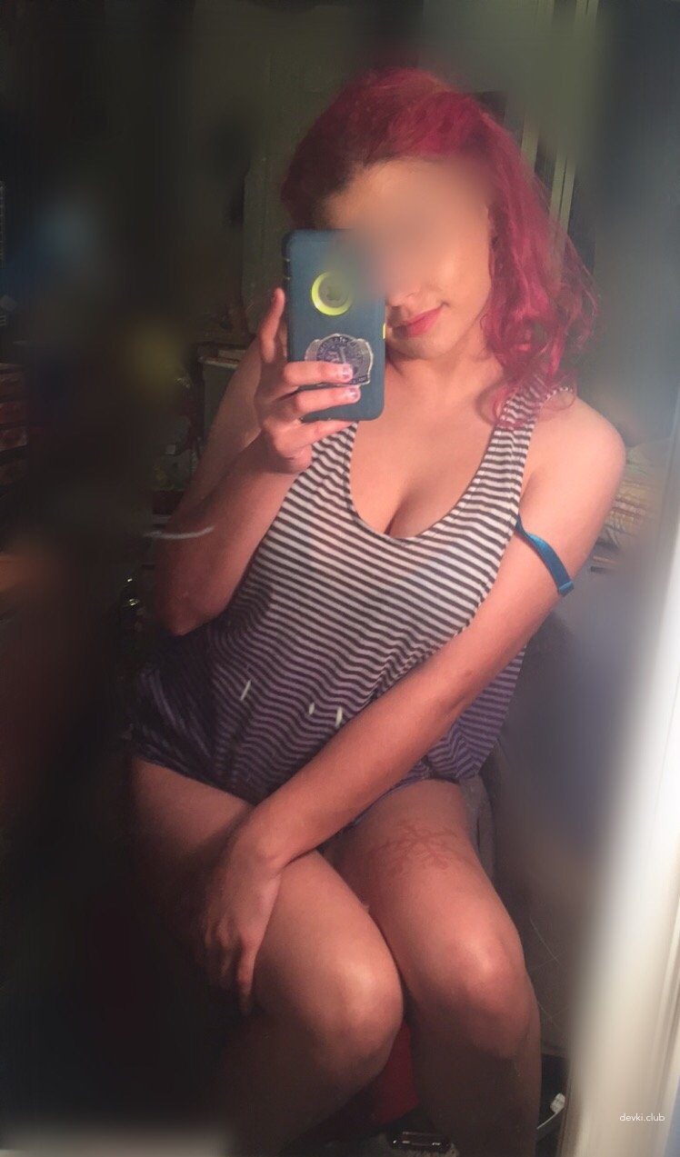 Redhead captures her pussy in explicit close-up photo shoot