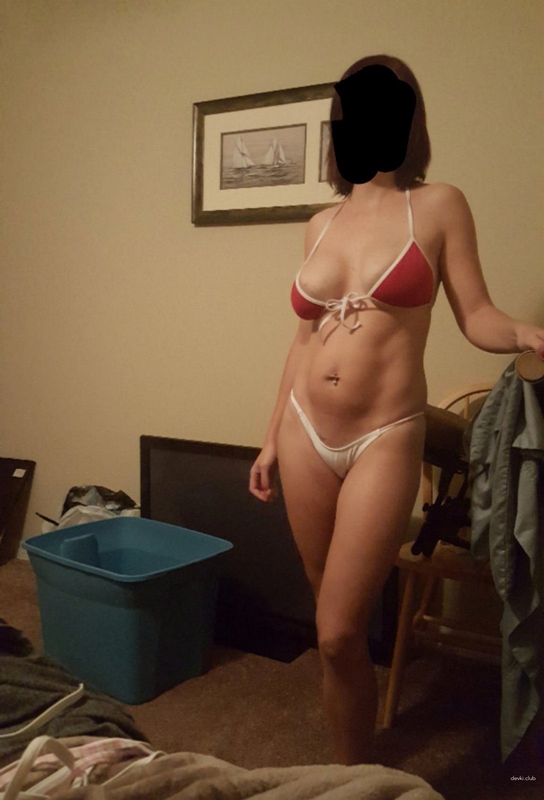Hot MILF Exposes Huge Tits in Amateur Photo Shoot