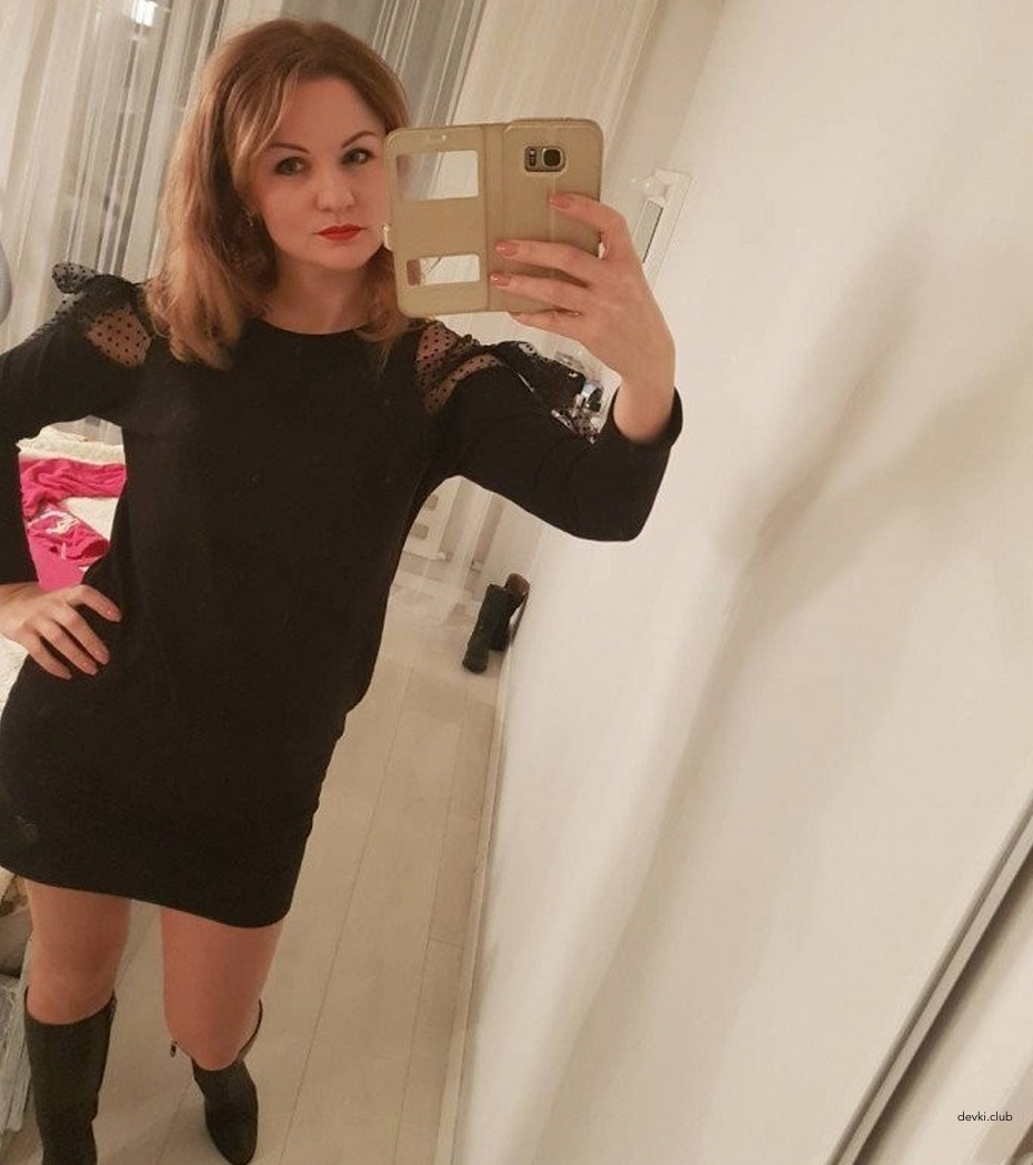 Amateur Pussy Pics for Lover: Explicit Photoshoot with Pilotka