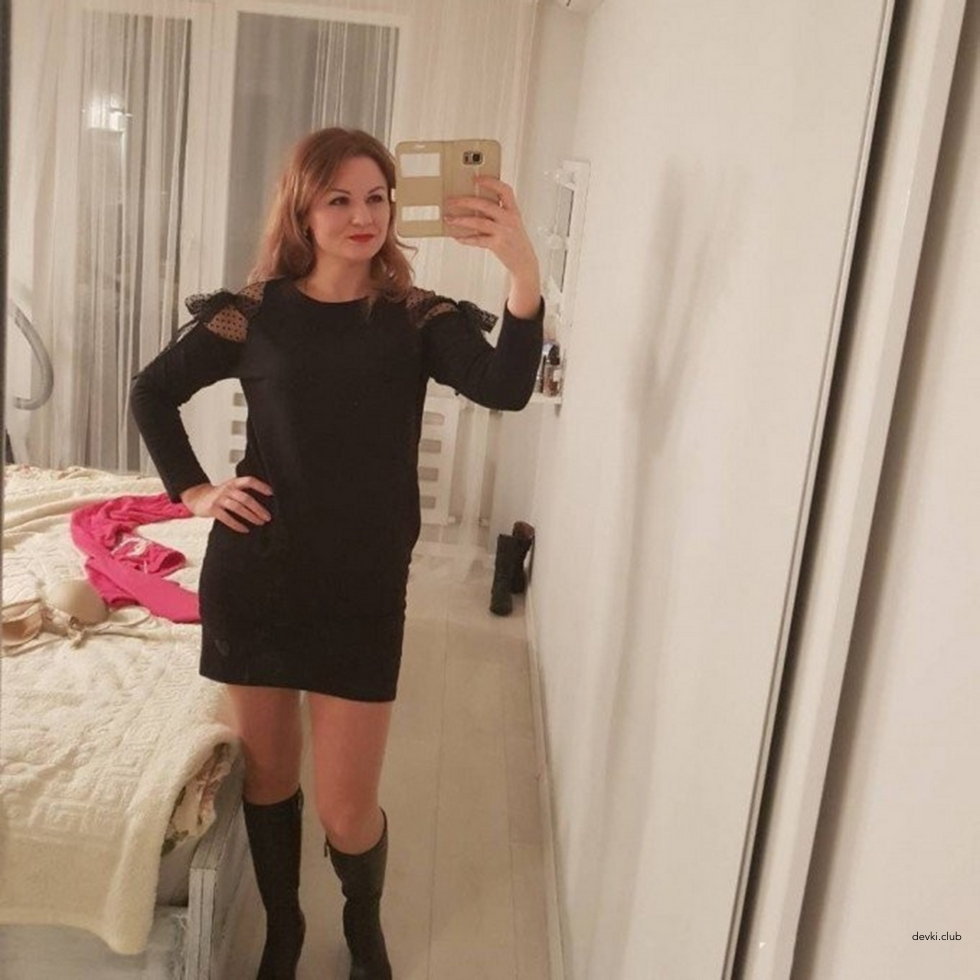Amateur Pussy Pics for Lover: Explicit Photoshoot with Pilotka