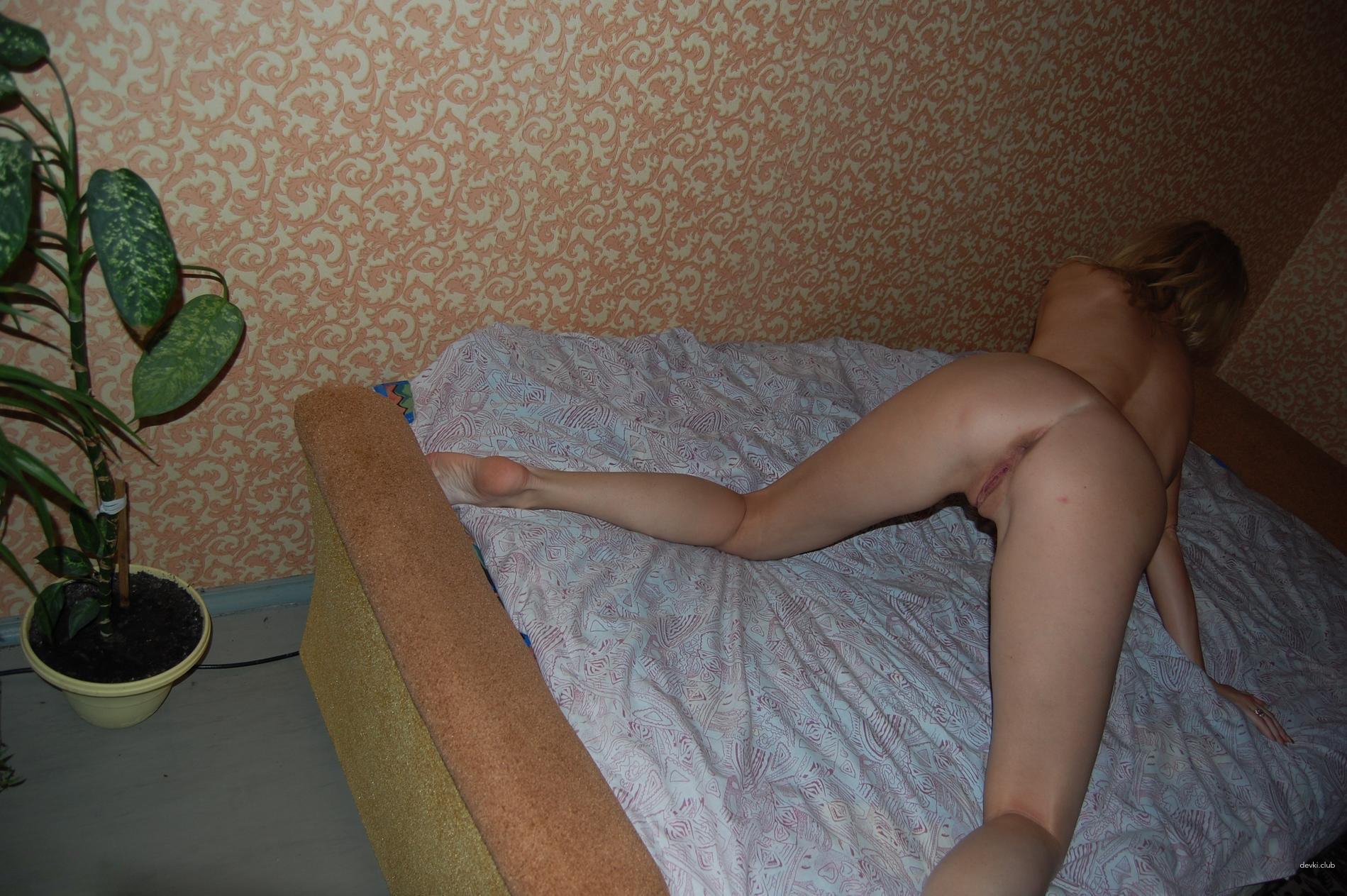 Explicit Blonde Amateur Photoshoot: Busty Russian Blonde's Home Erotic Set