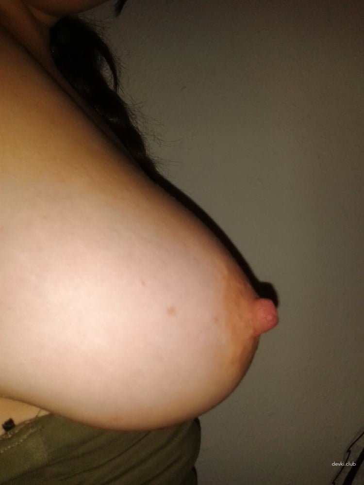 Private Photos of a Chubby Girl: Explicit Amateur Pictures