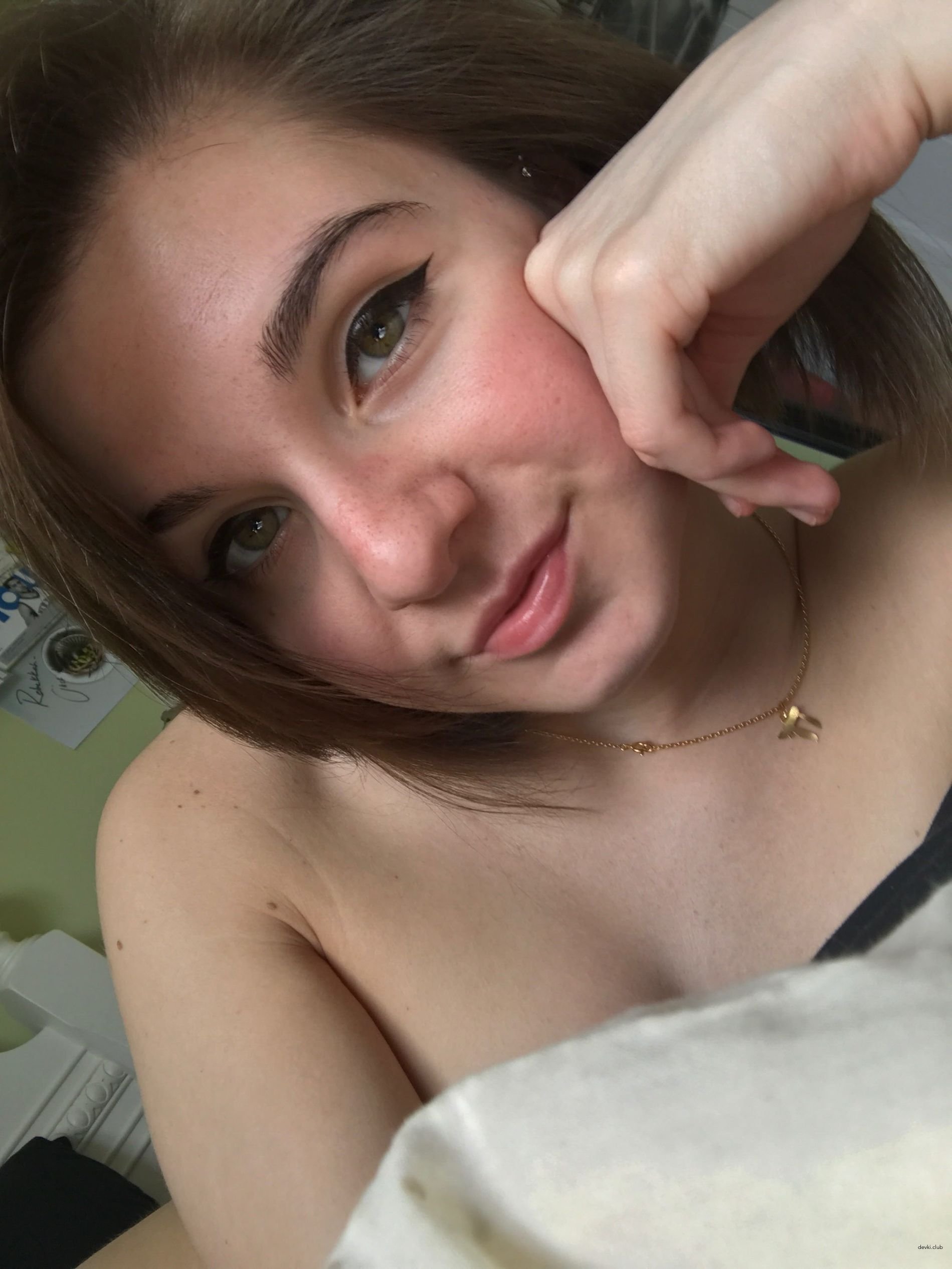 Hot Amateur Photos of Slim Brunette - Explicit Home Pics for Adults