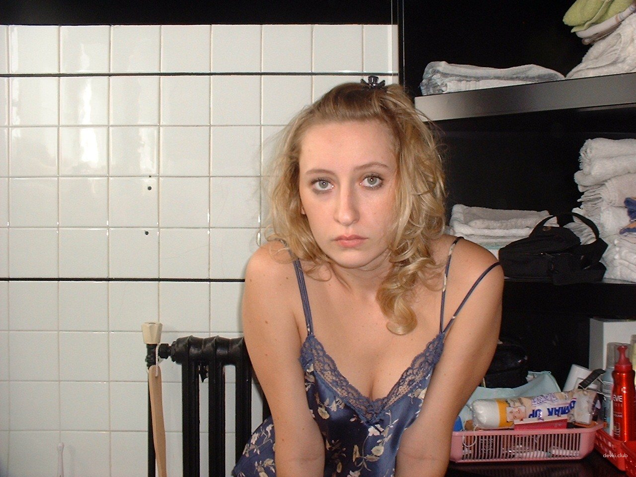 Amateur Girlfriend Poses for Lover at Work - Explicit Young Woman Seduction