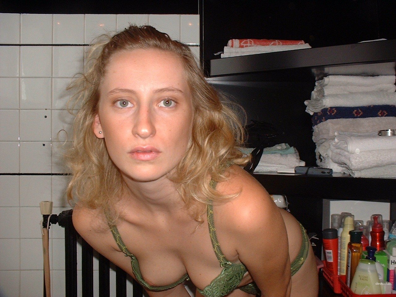 Amateur Girlfriend Poses for Lover at Work - Explicit Young Woman Seduction