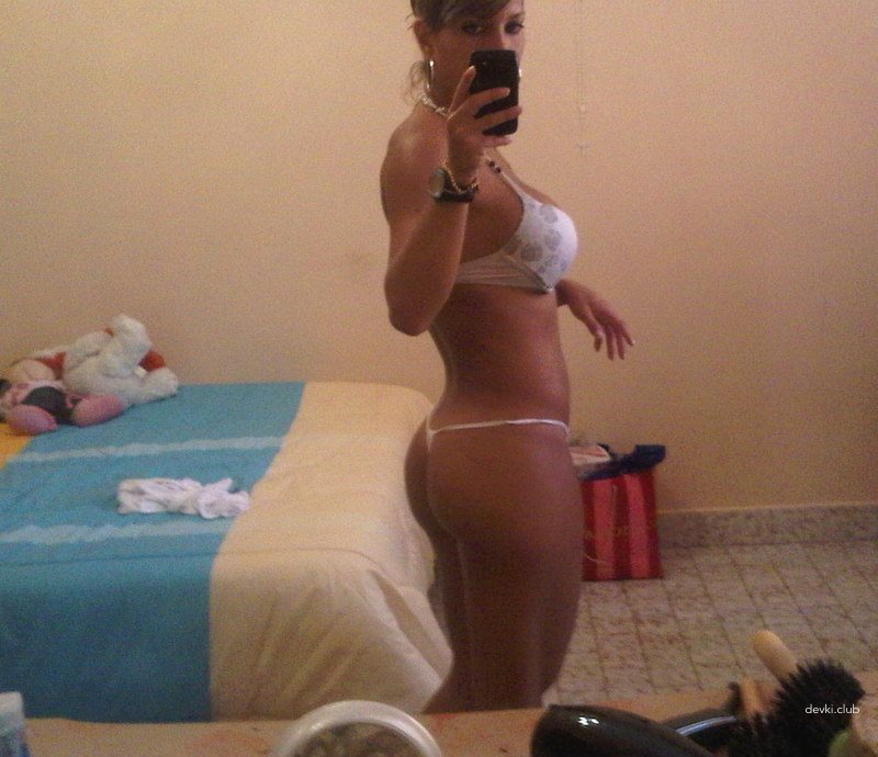 Explicit Amateur Photo: Naked Busty Chick with Big Tits