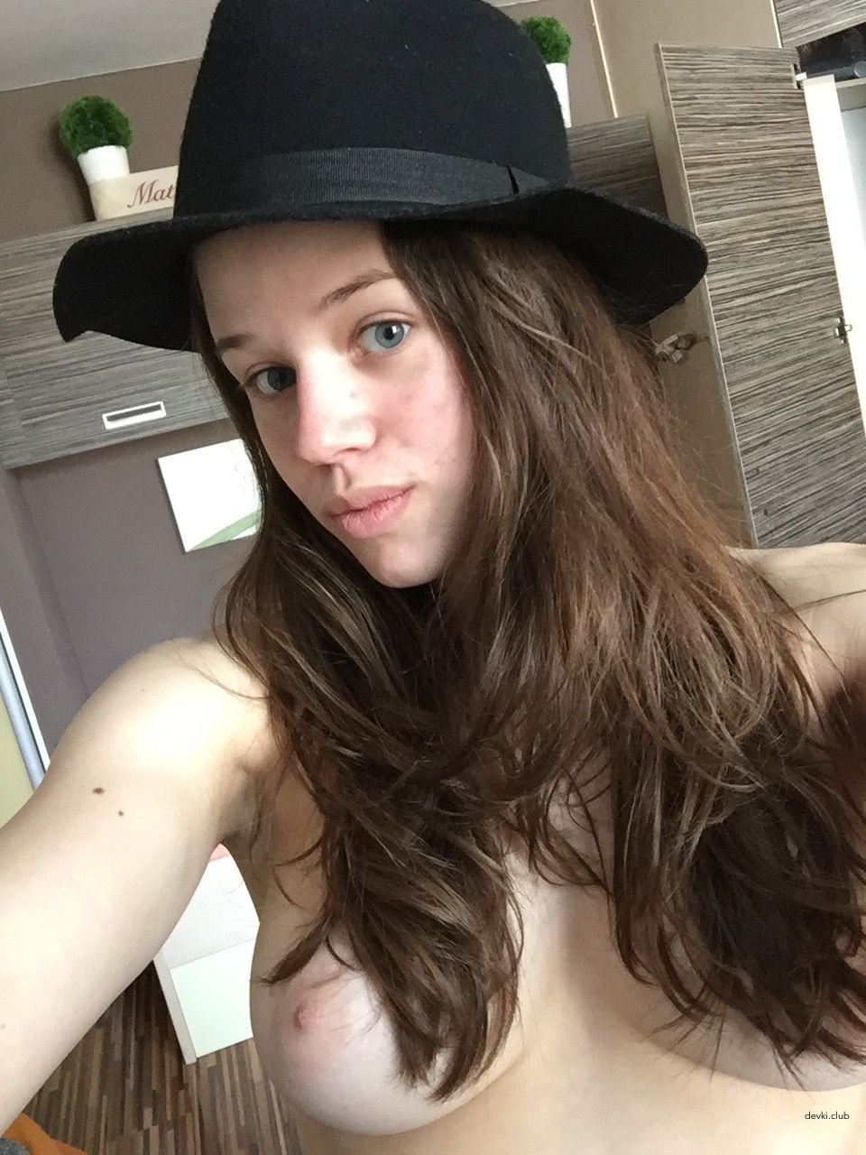 Amateur Babe with Huge Tits: Explicit Photo