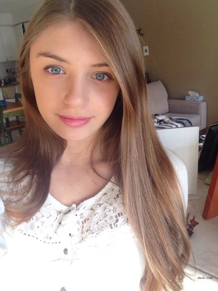 Young Naked Girl Explicit Amateur Photo
